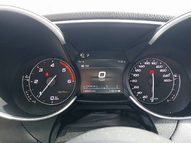 alfa-romeo-giulia-2-2-d-at8-super-160-cv-img7