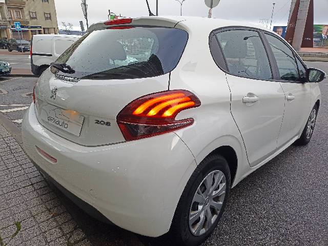 peugeot-208-1-2-cx-aut-img2