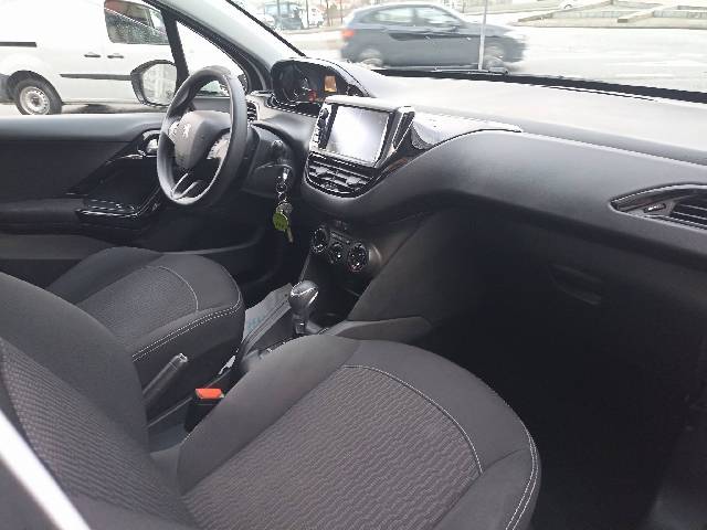 peugeot-208-1-2-cx-aut-img3