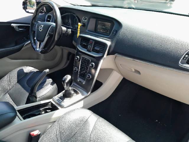 volvo-v40-1-6-d-img2